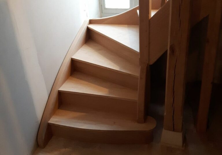 charpentier menuisier escalier bois
